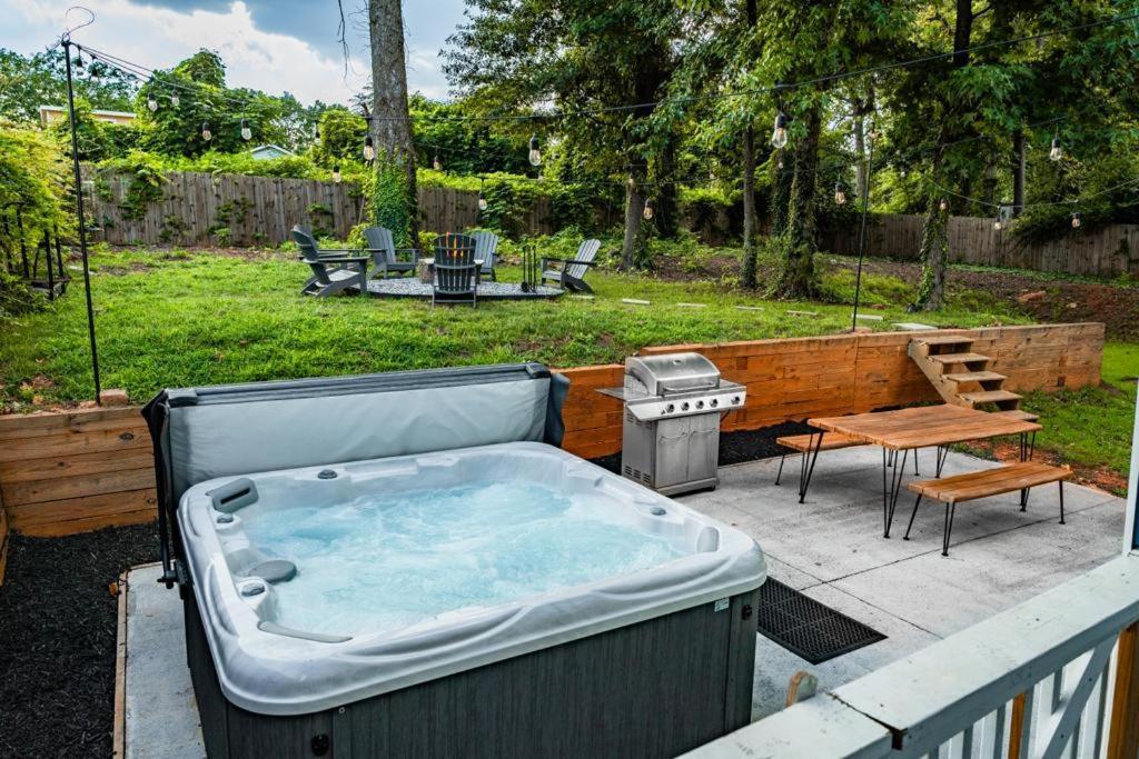 Large Modern Home Centrally Located With Hot Tub Atlanta Esterno foto